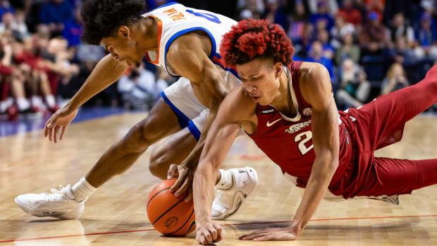 Razorbacks Trebon Brazile dirves for a loose ball against Florida